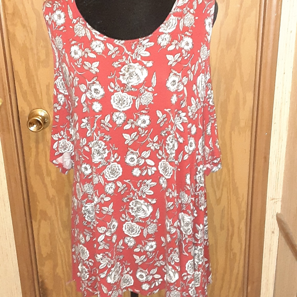 Catherine's 3X red floral top